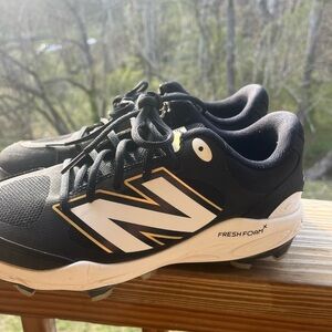 New Balance Black and Gold Men's Baseball Cleats